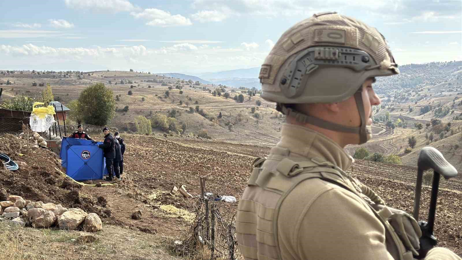 Komşusunu &ouml;ld&uuml;ren firari jandarmaya ateşle karşılık verdi, yaralı şekilde yakalandı
