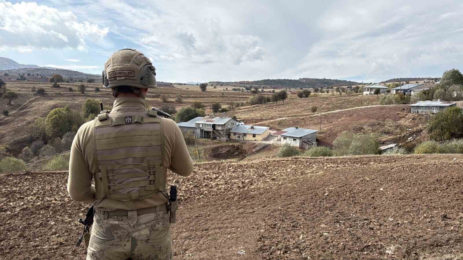 Jandarmanın teslim ol &ccedil;ağrısına ateşle karşılık veren katil zanlısı vurularak etkisiz hale getirildi
