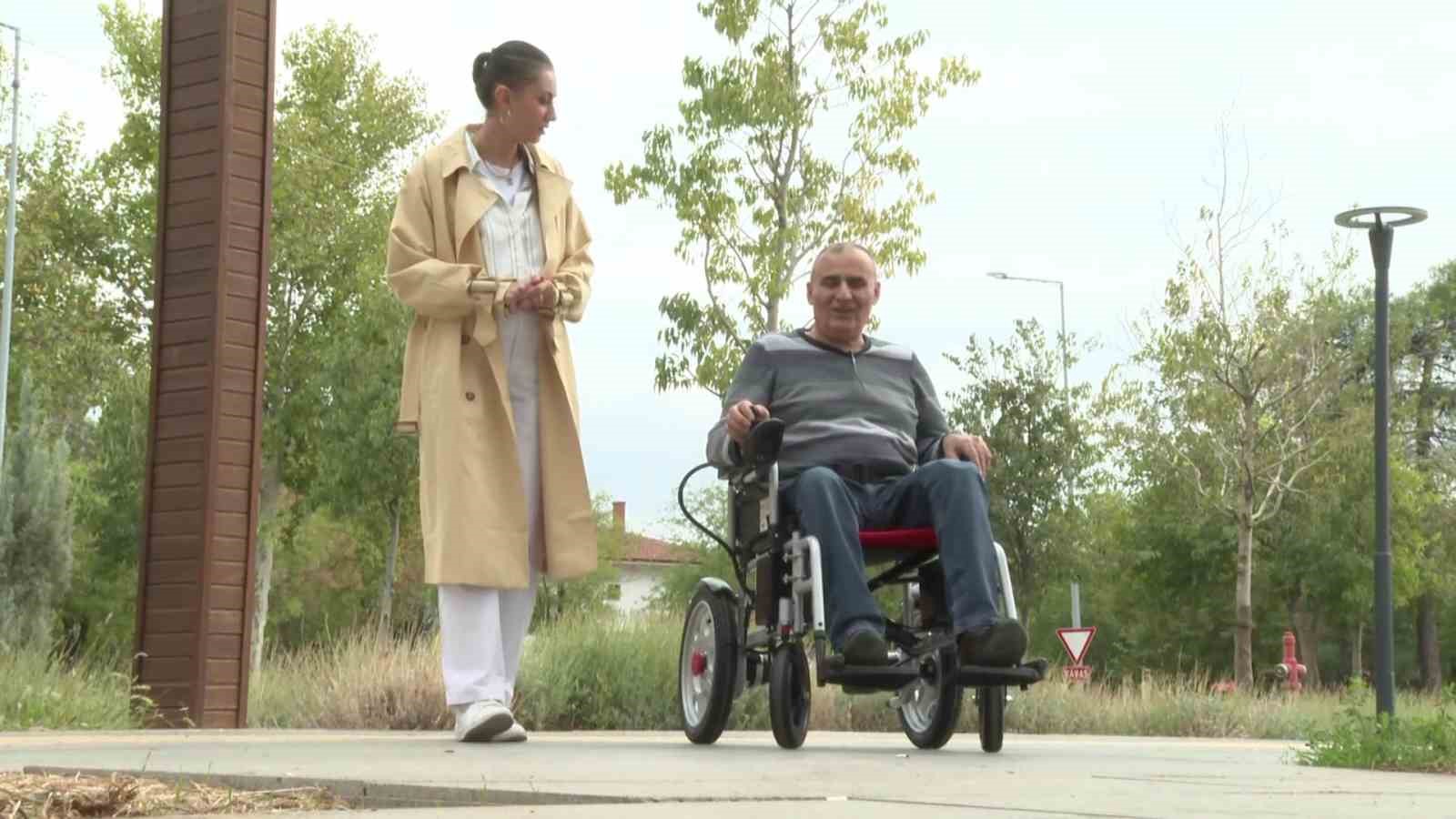 45 yıl hayalini kurduğu ak&uuml;l&uuml; sandalyesine kavuştu
