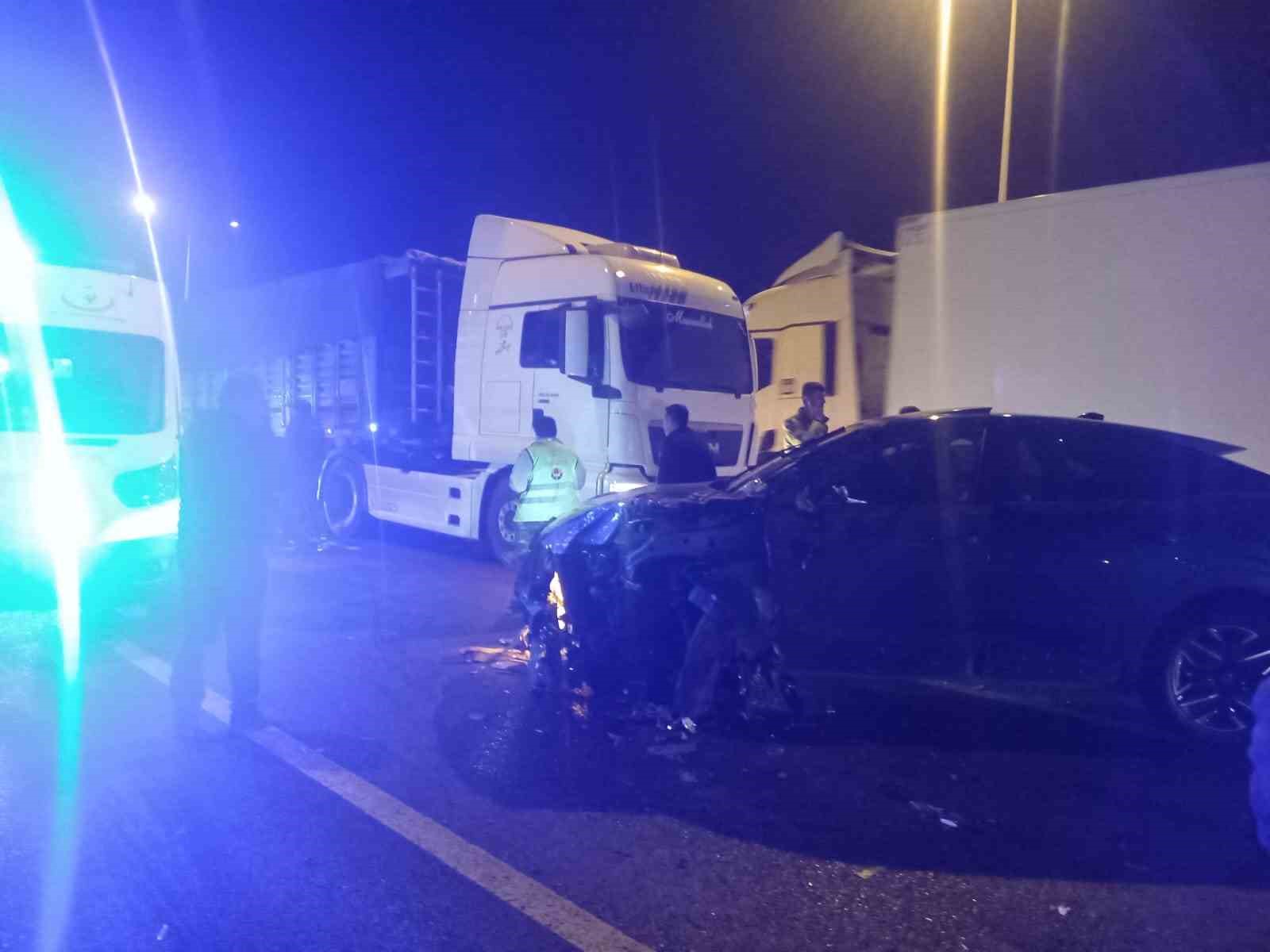 Direksiyon başında kalp krizi ge&ccedil;iren s&uuml;r&uuml;c&uuml; kaza yaptı: 1 &ouml;l&uuml;, 1 yaralı
