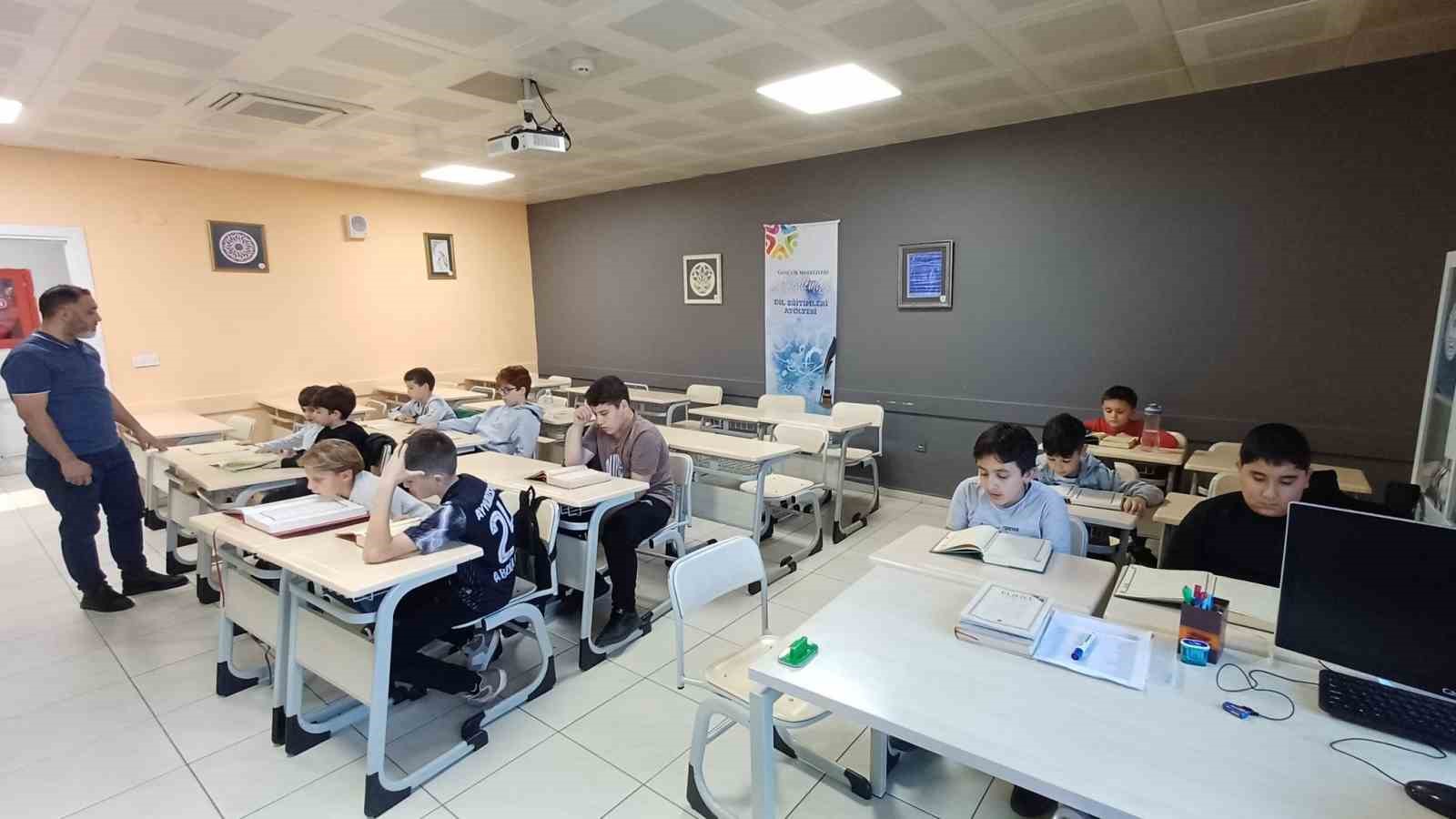 Düzce&rsquo;de gençlik merkezilerinde eğitimler devam ediyor