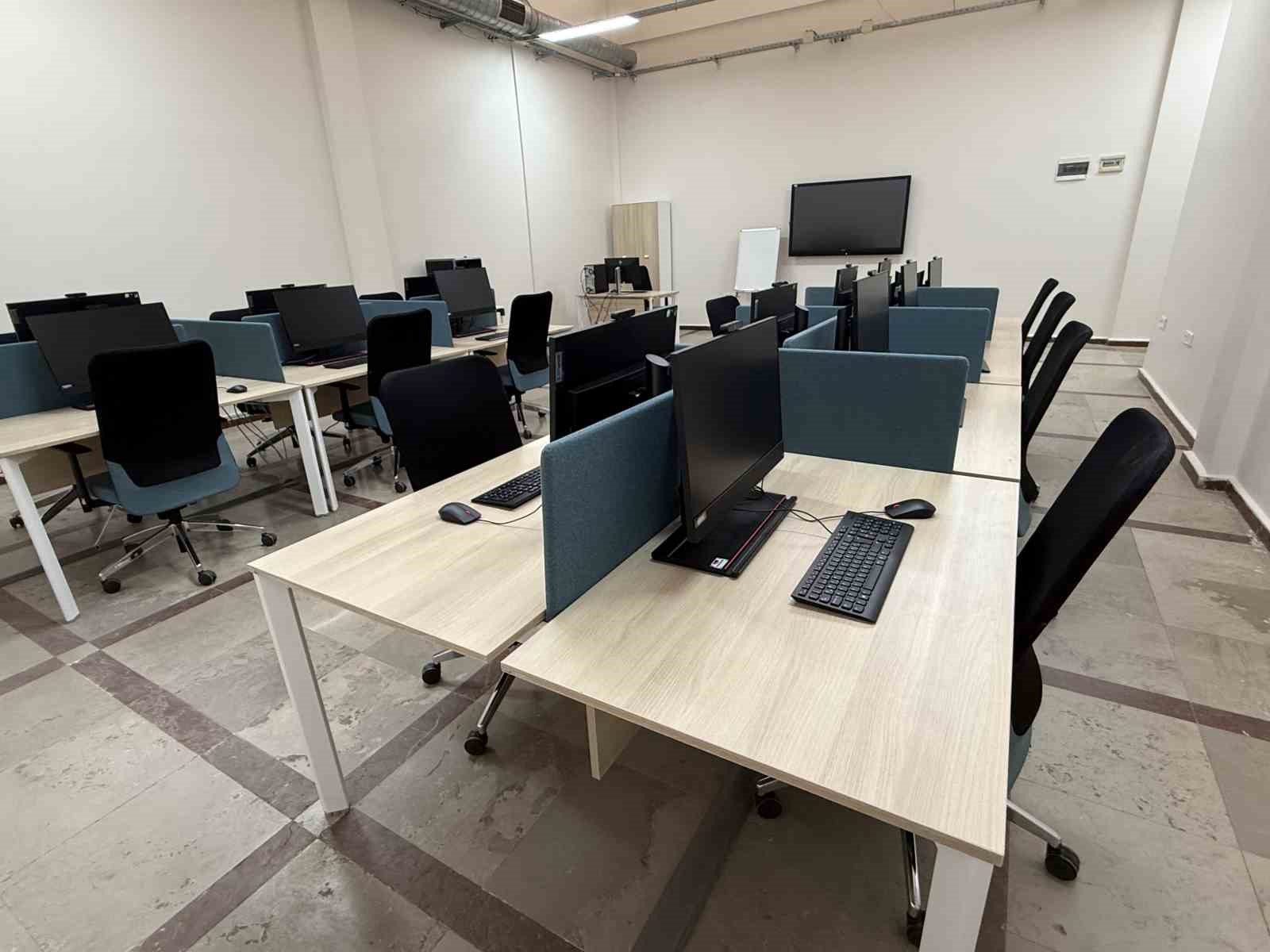 Diyarbakır&rsquo;da Dijital Gen&ccedil;lik Merkezi a&ccedil;ılıyor
