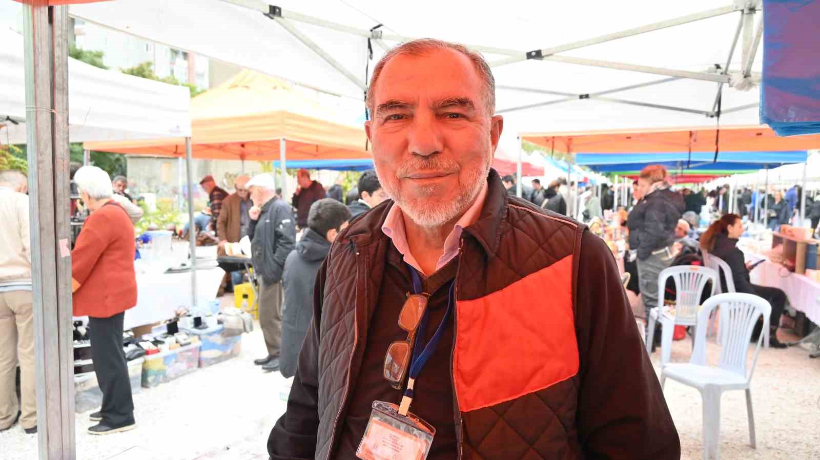 Y&uuml;zlerce yıllık kağıt ve madeni paralar tezgahta alıcılarını bekliyor
