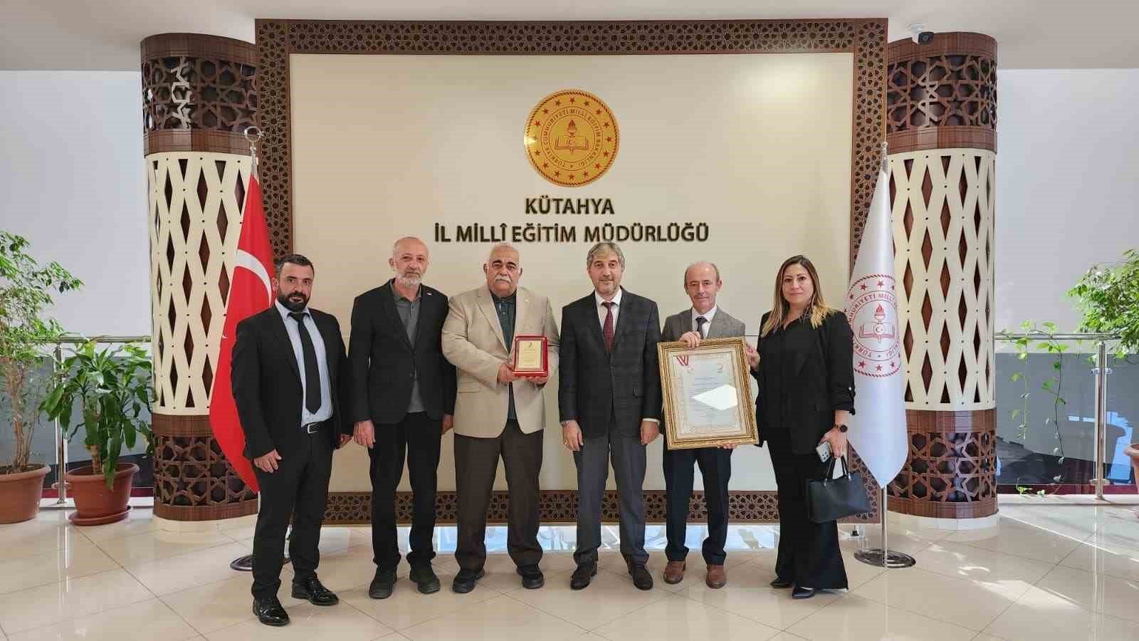 Kütahya İl Milli Eğitim Müdürlüğü’ne Kızılay’dan "Altın Kurumsal Kan Bağışçısı" ödülü