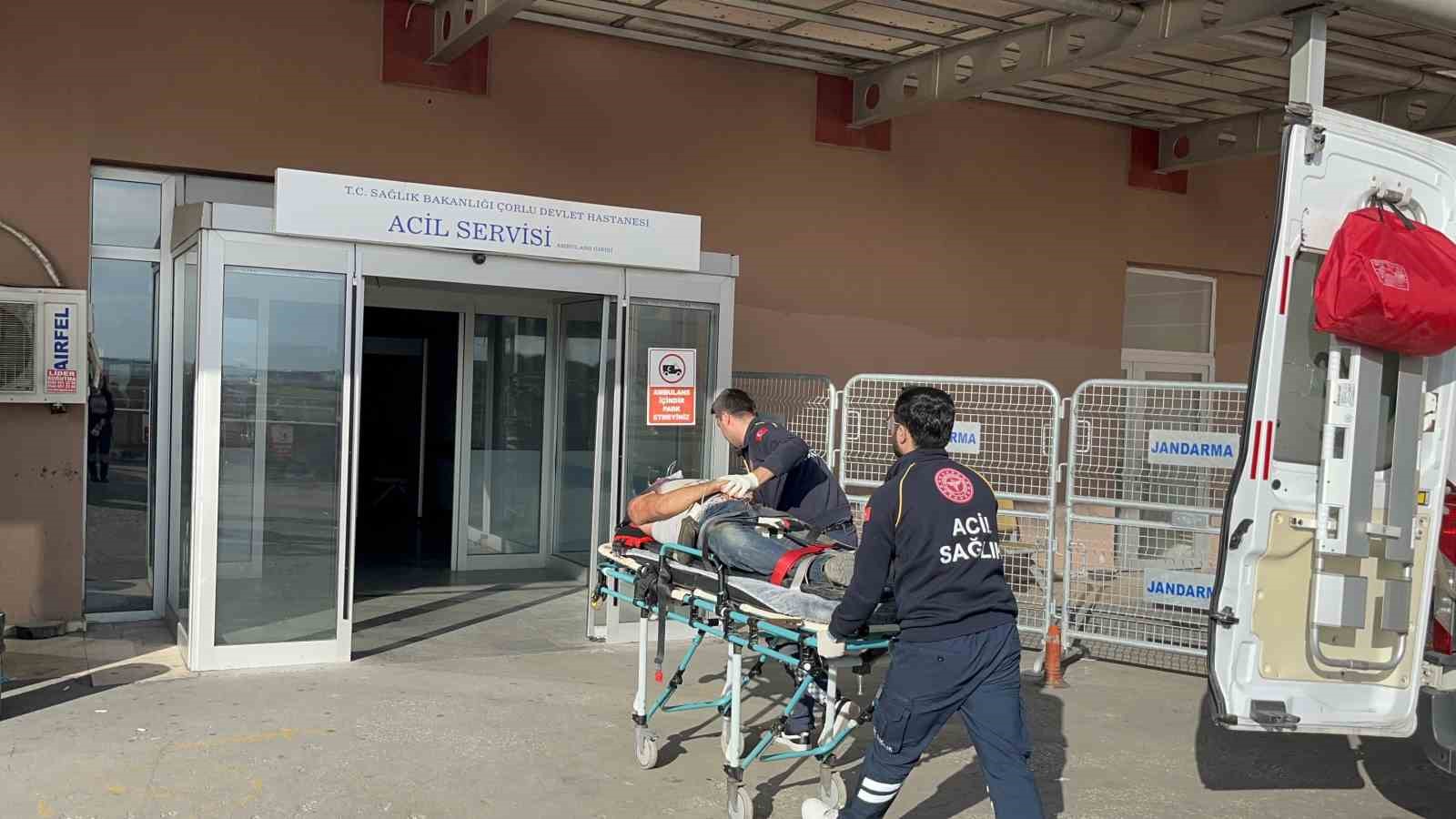 Tekirdağ&rsquo;da iskeleden d&uuml;şen iş&ccedil;i ağır yaralandı
