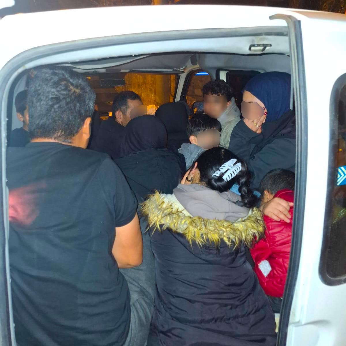 Çanakkale’de göçmen kaçakçılığı operasyonu; 9 organizatör, 3 şüpheli, 48 kaçak göçmen yakalandı
