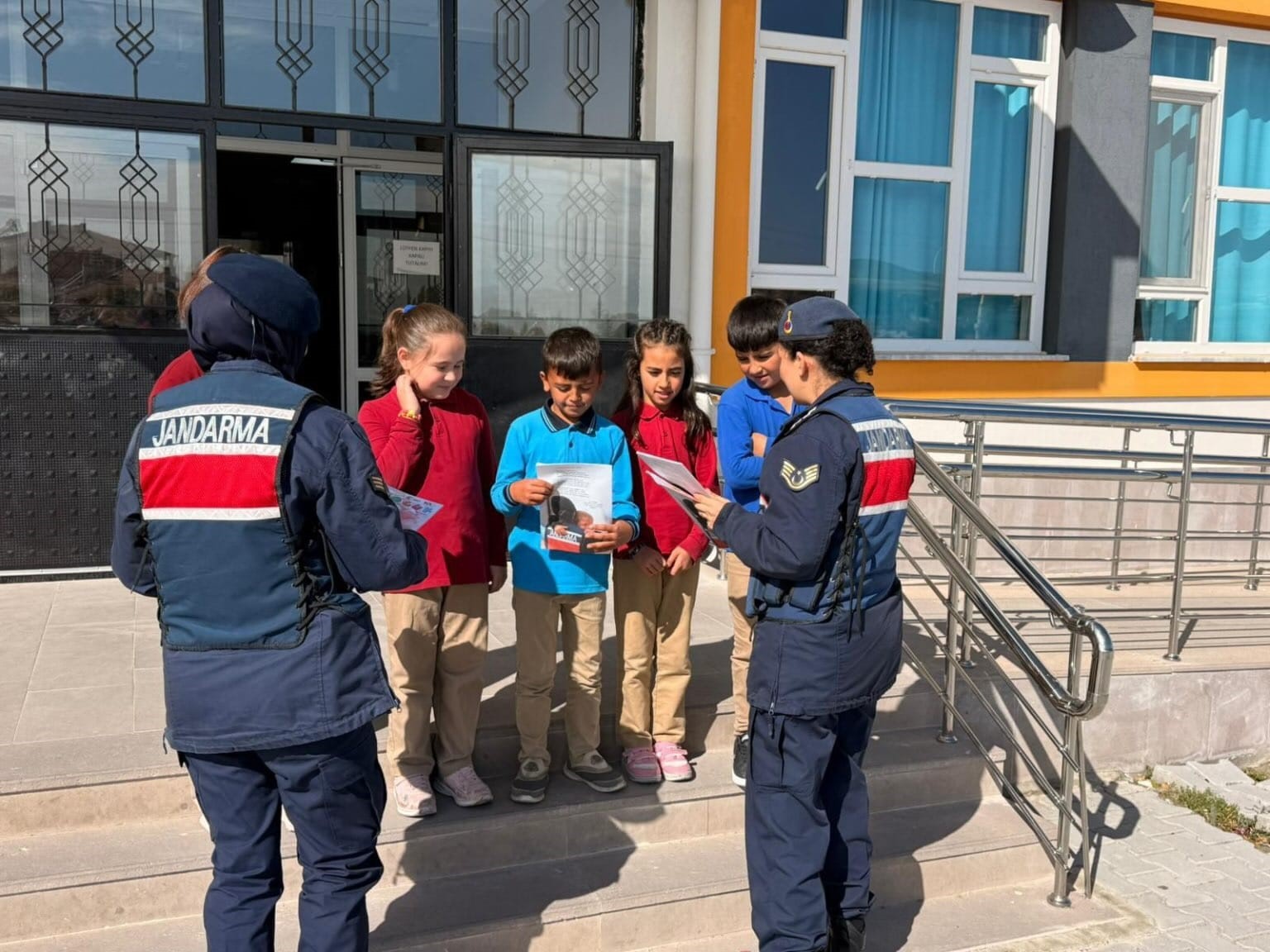 Jandarma kadınlara KADES uygulamasını tanıttı
