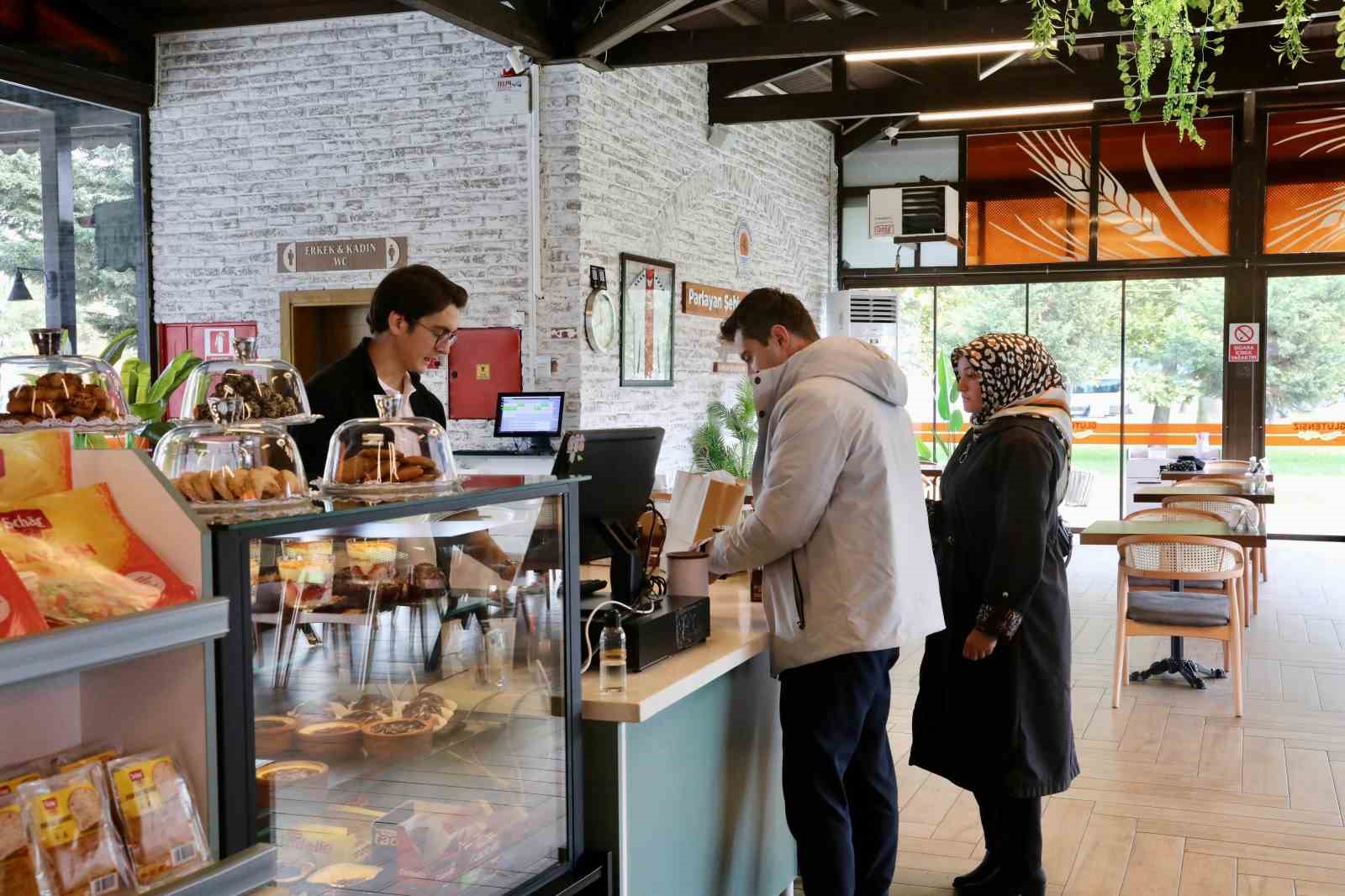 Çölyak hastalarına özel mekan: Glütensiz Kafe yoğun ilgi görüyor