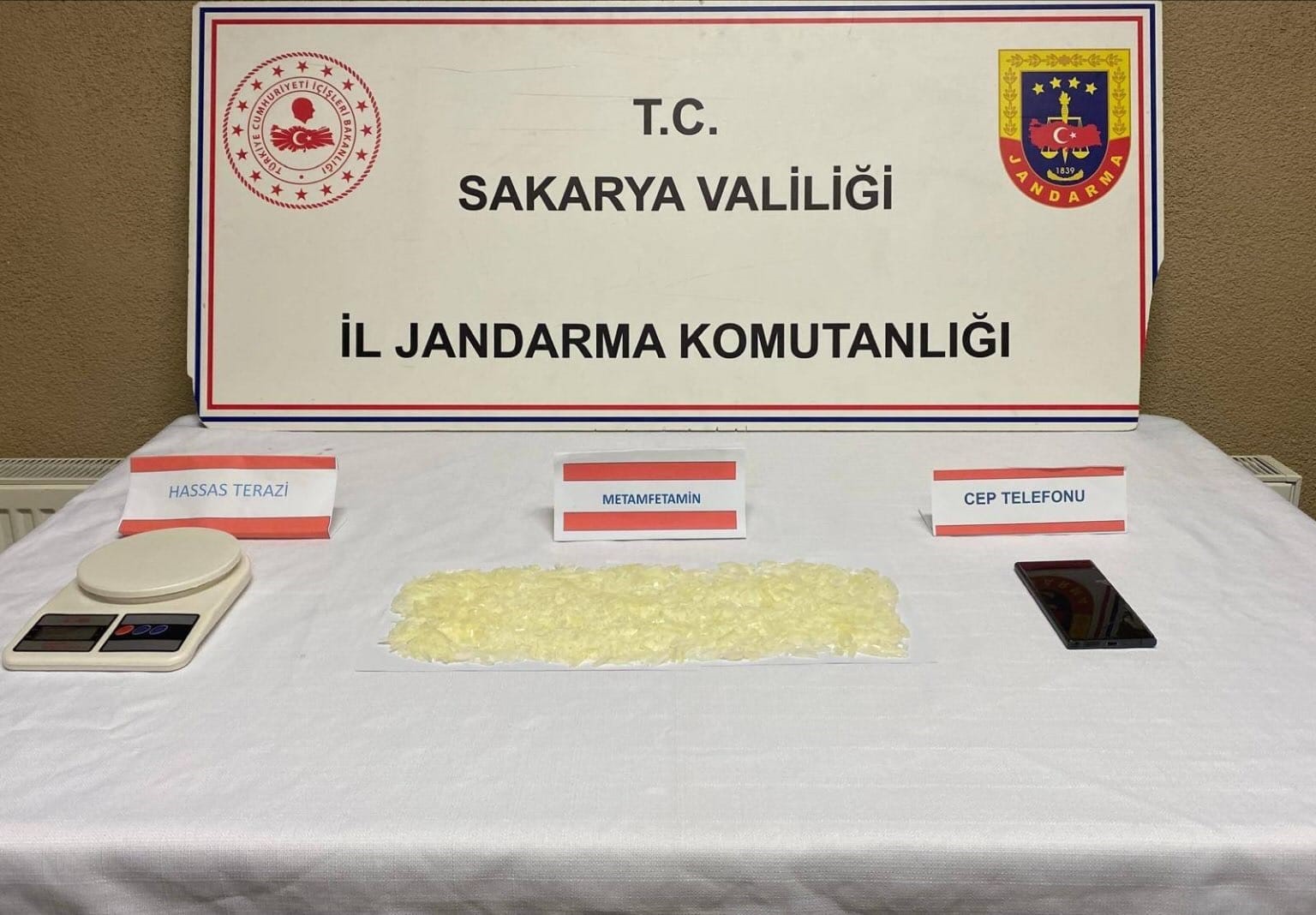 Uyuşturucu tacirleri jandarmadan kaçamadı: 2 tutuklama
