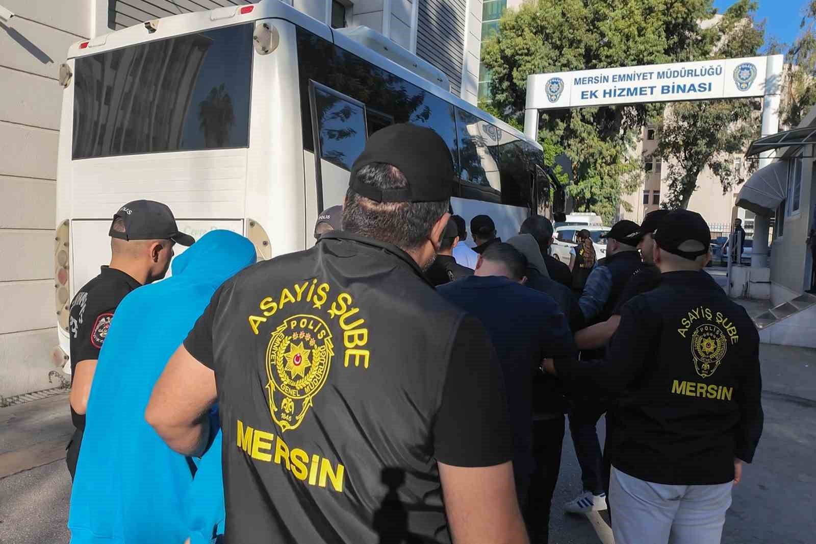 Mersin&rsquo;de fuhuş operasyonu: 2 tutuklama, 1 kişi sınır dışı edildi
