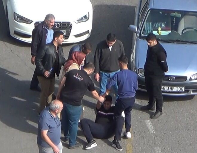 Önce çocuğa çarptı, sonra da otomobilini park etme bahanesiyle kaçtı
