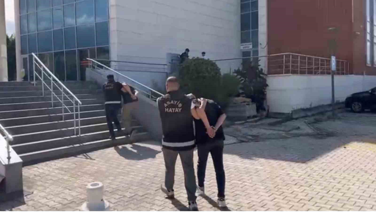 Çaldıkları motosiklete sahte plaka takan hırsızlık şüphelisi 2 şahıs yakalandı