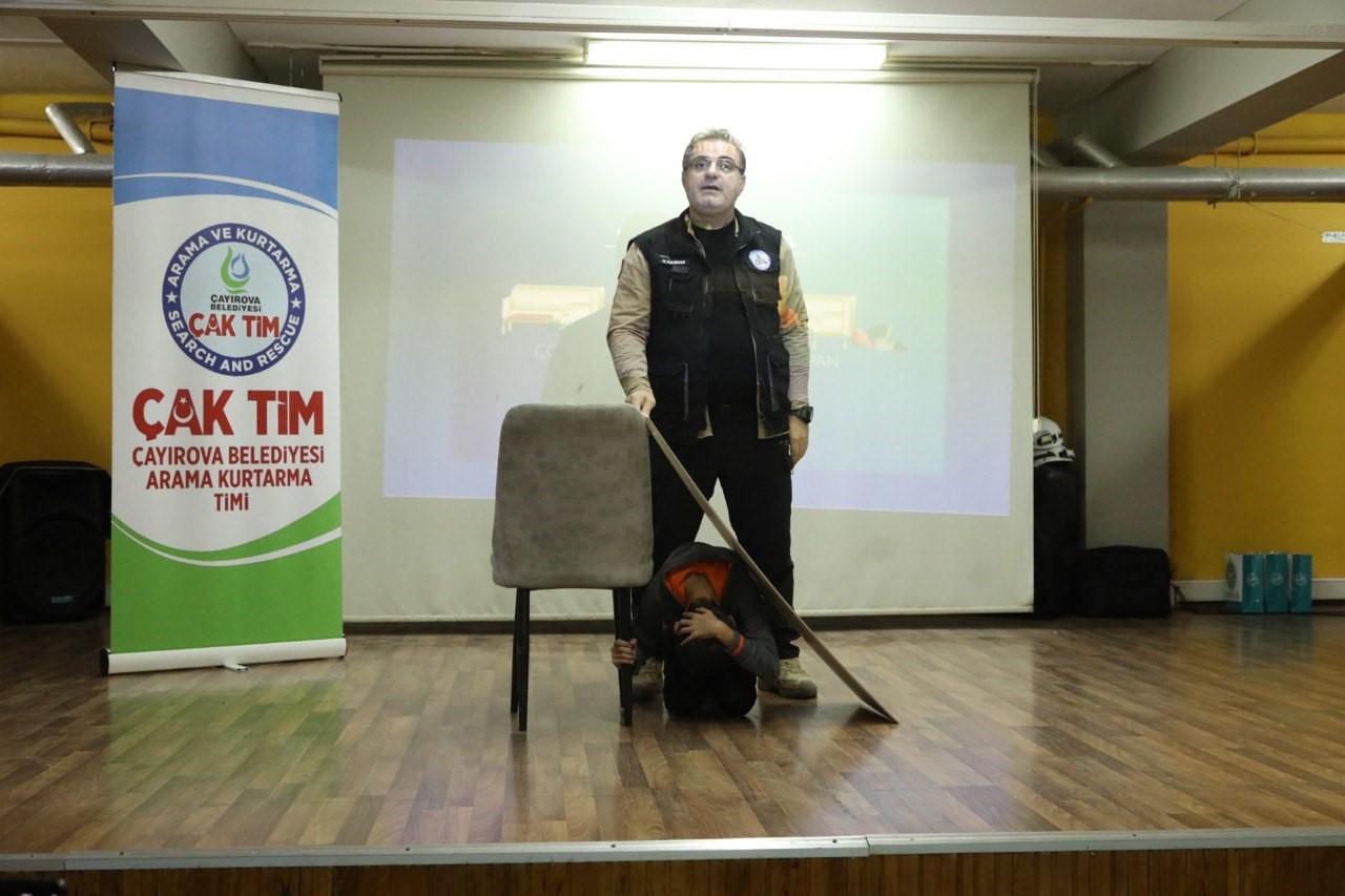 ÇAK-TİM, Çayırova’daki okullarda afet eğitimlerine başladı
