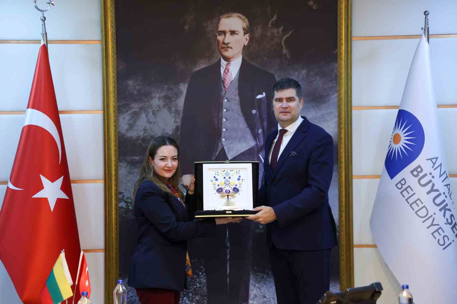 Antalya Büyükşehir Belediyesi ve Litvanya heyeti arasında işbirliği imkanları görüşüldü