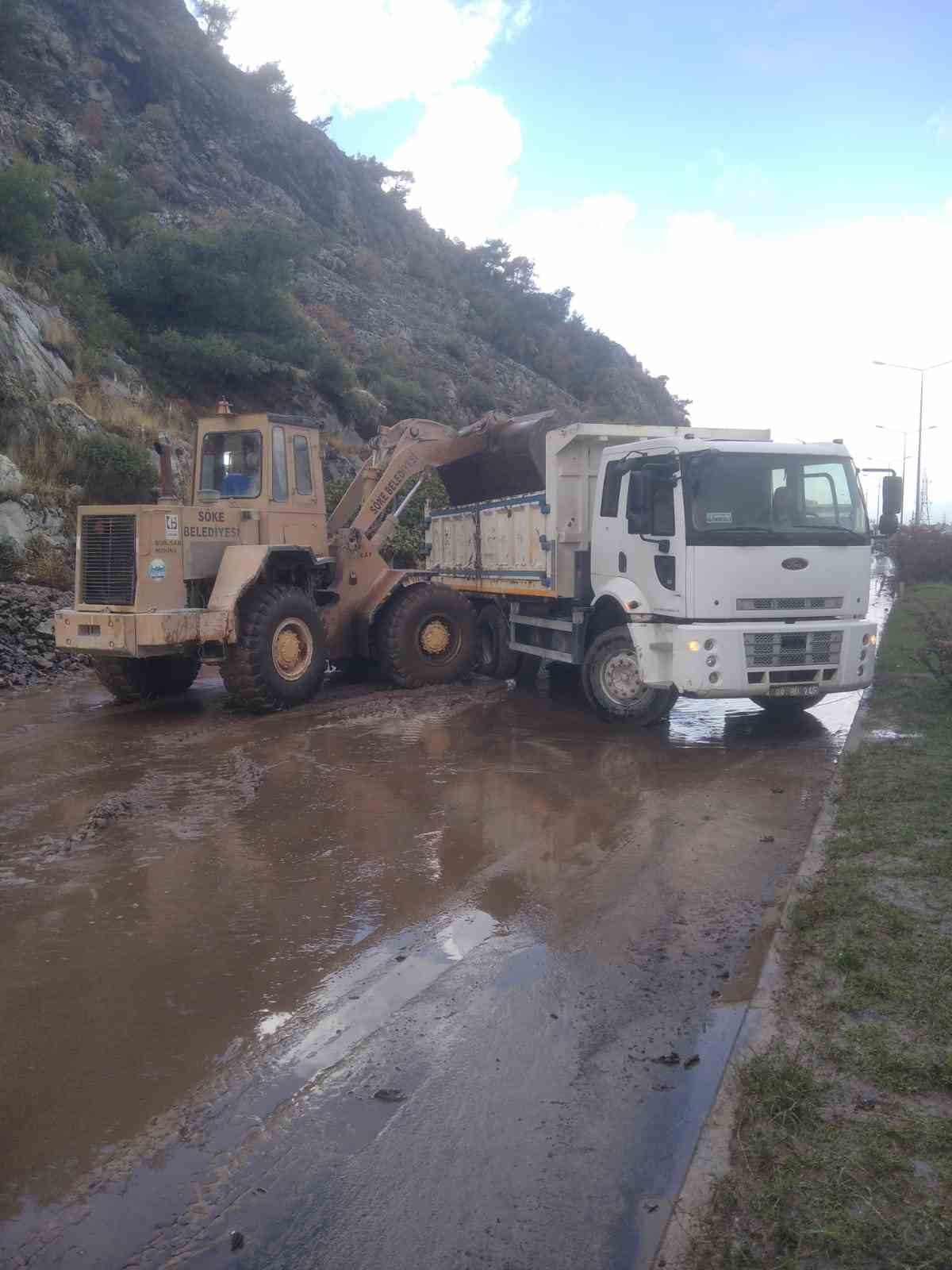 S&ouml;ke&rsquo;de toprak kayması: 