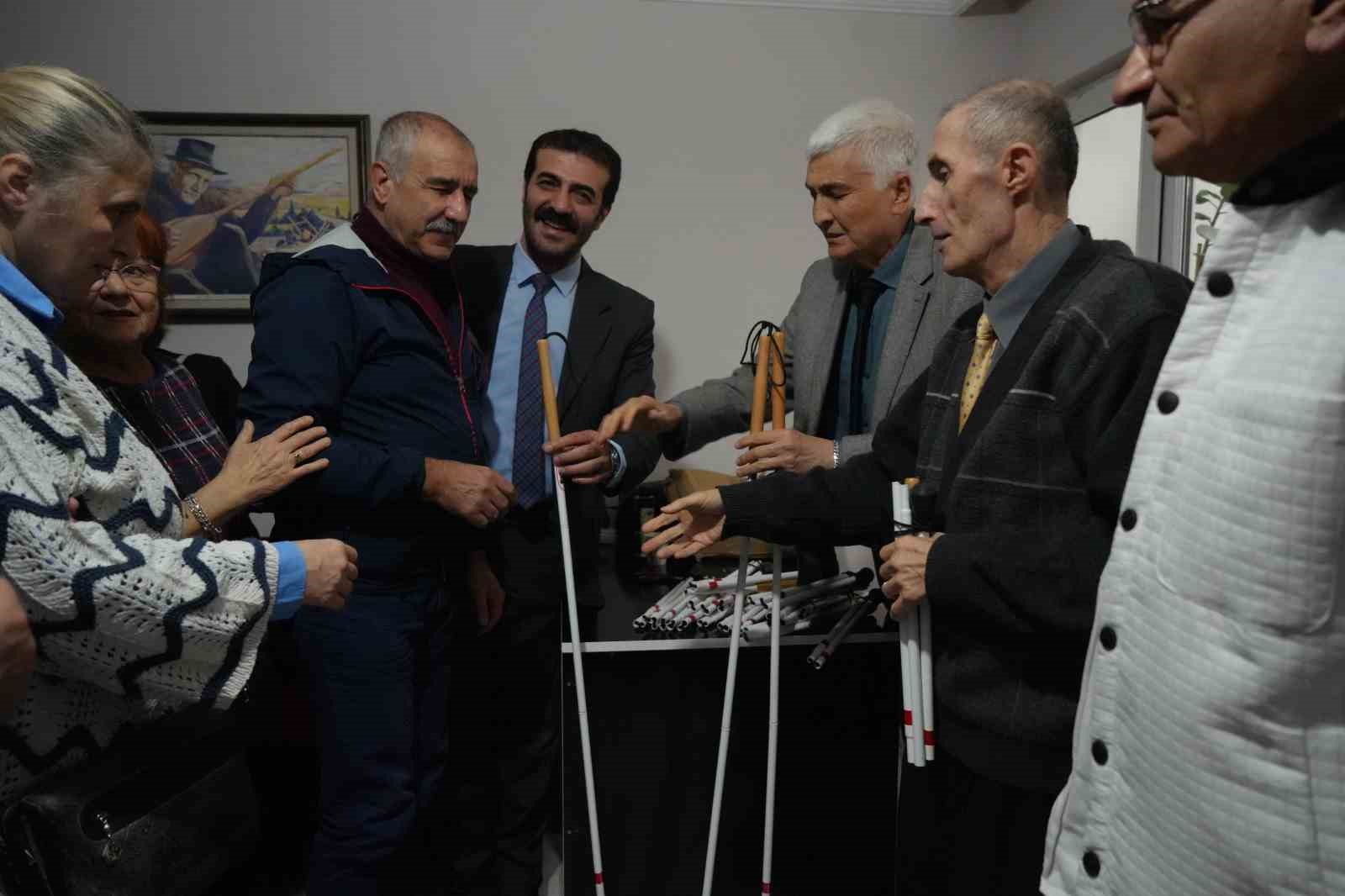 Samsun’da görme engellilere beyaz baston desteği
