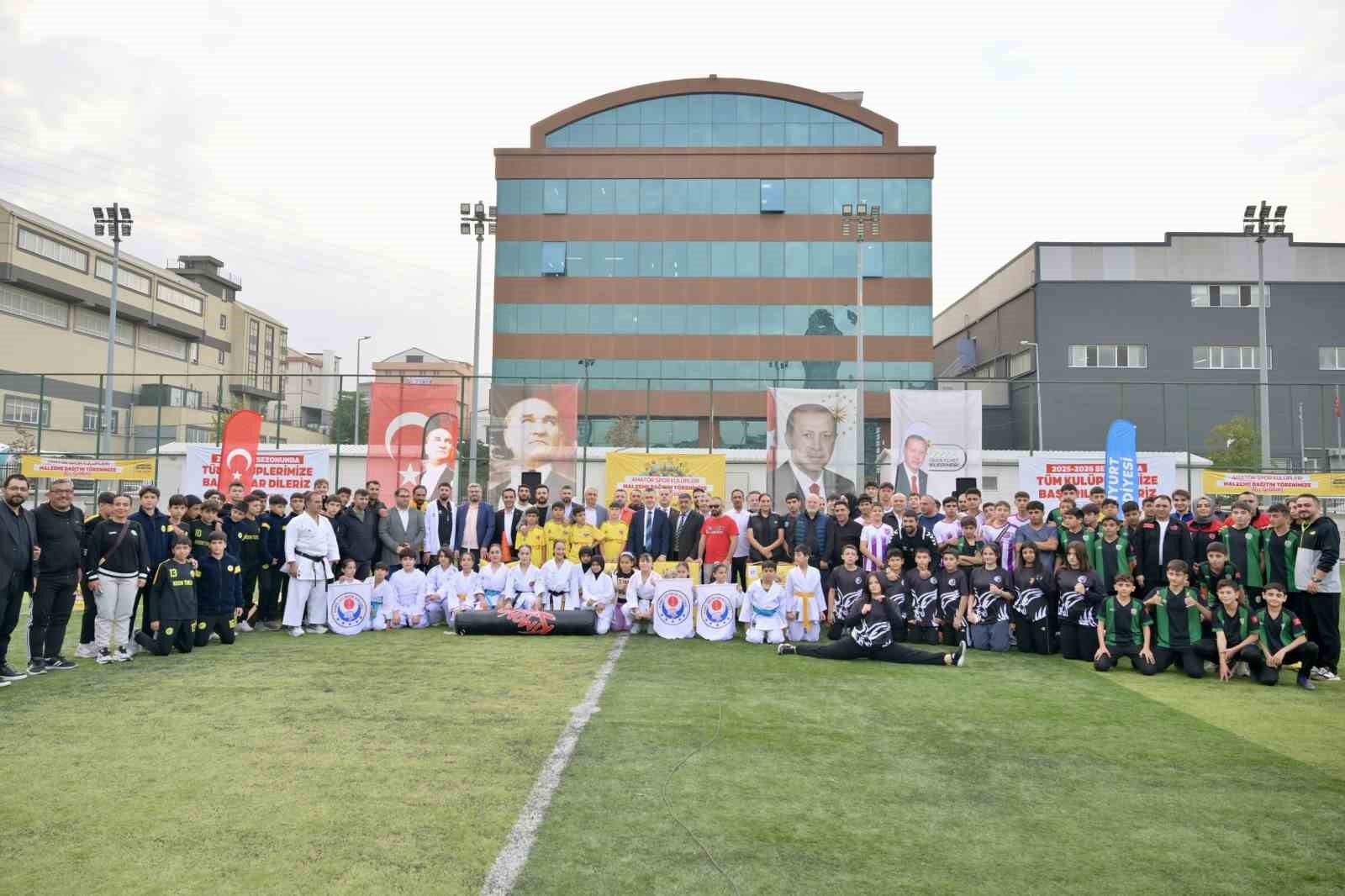 Esenyurt Belediyesi’nden amatör spor kulüplerine malzeme desteği