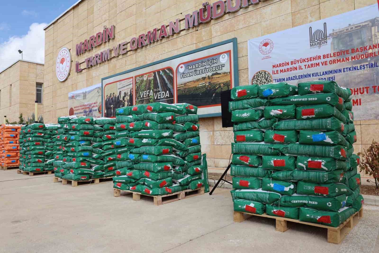 Mardin’de çiftçilere 96 ton hibe destekli nohut ve mercimek tohumu dağıtıldı