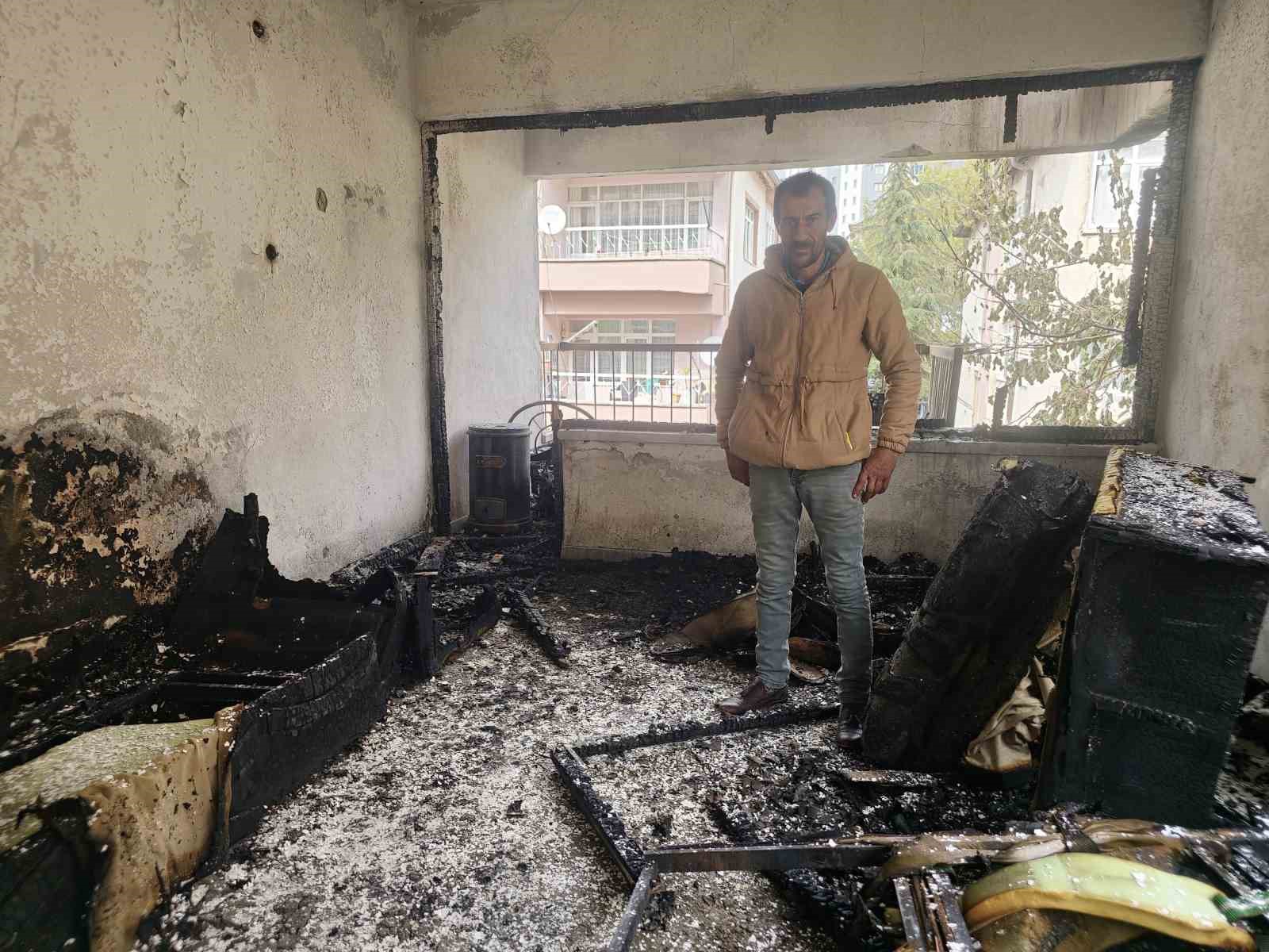 İHA’nın haberi ses getirdi, belediye evi yanan aileye sahip çıktı