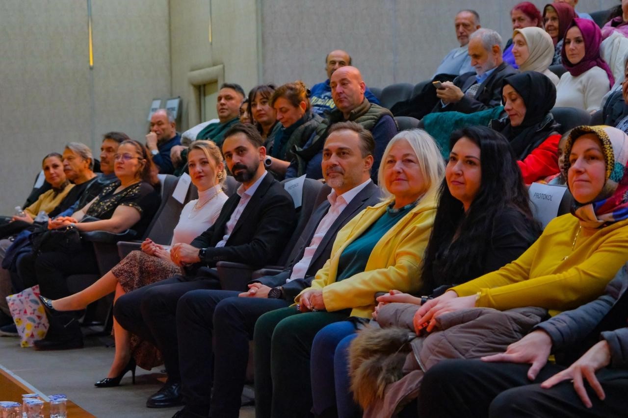 Bolu’da "Karışık Kaset 2" konserine yoğun ilgi