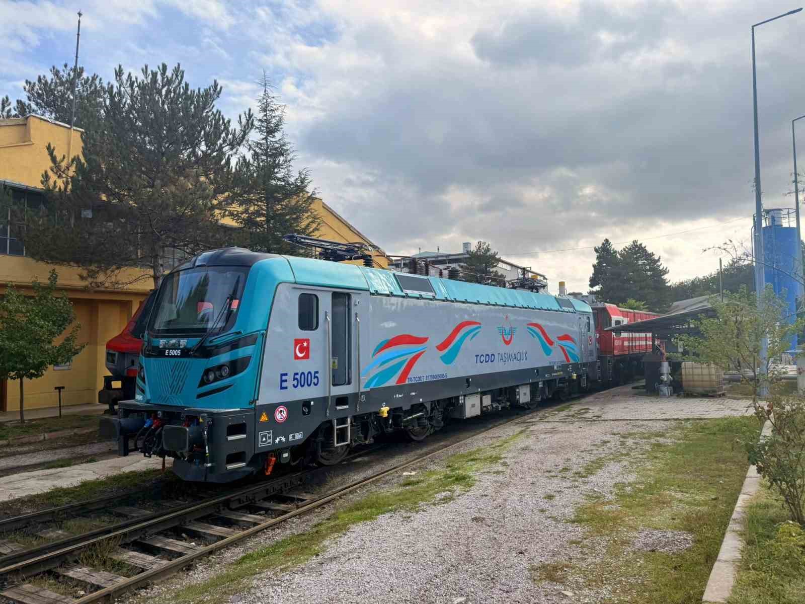 Yerli ürün yerli ve milli lokomotif Tavşanlı raylarında