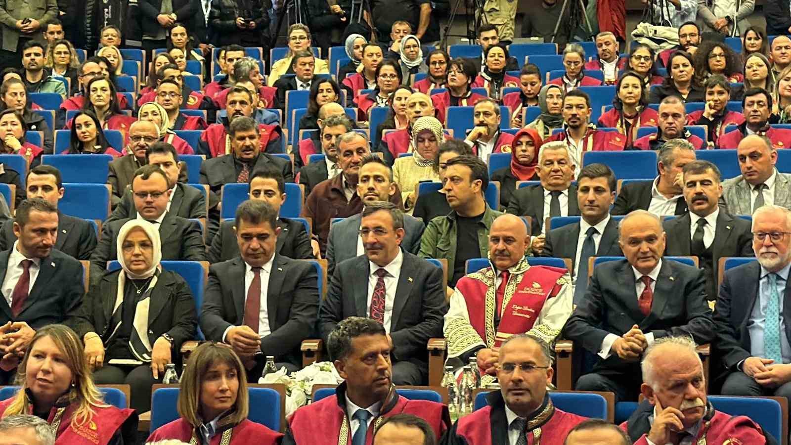 Cumhurbaşkanı Yardımcısı Yılmaz: "&Ouml;n&uuml;m&uuml;zdeki d&ouml;nem daha b&uuml;y&uuml;k bir değişim dalgası geliyor"
