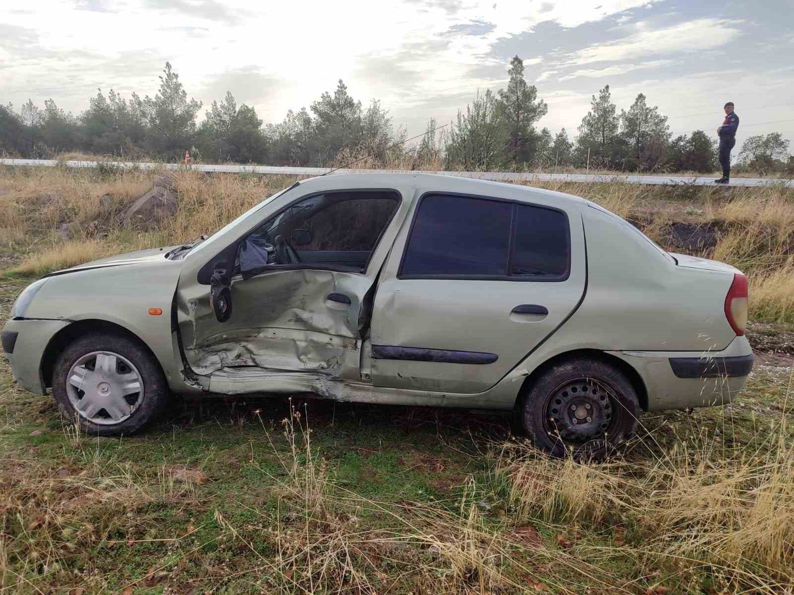 Uşak’ta iki araç çarpıştı: 1’i bebek 5 yaralı