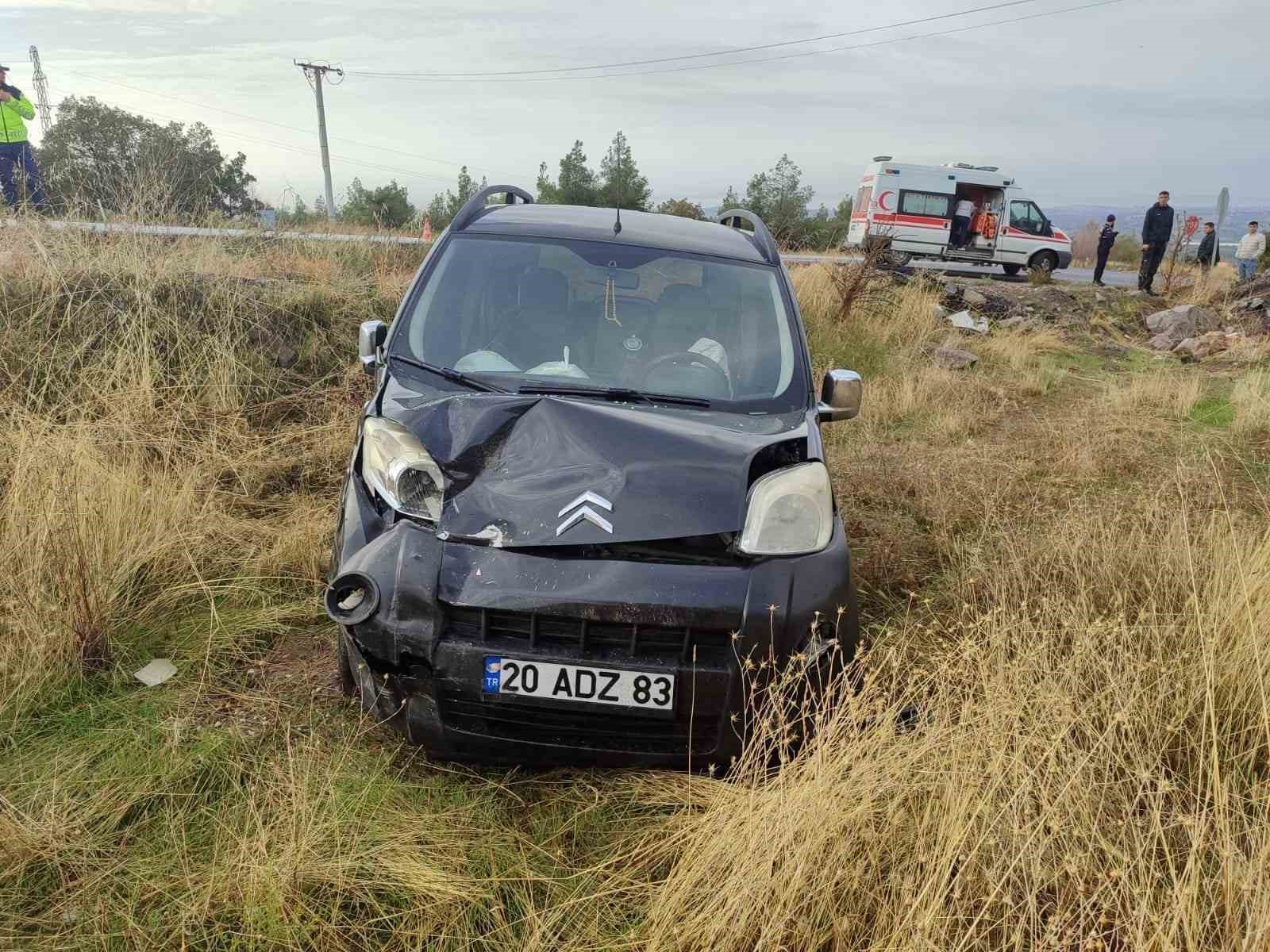 Uşak’ta iki araç çarpıştı: 1’i bebek 5 yaralı
