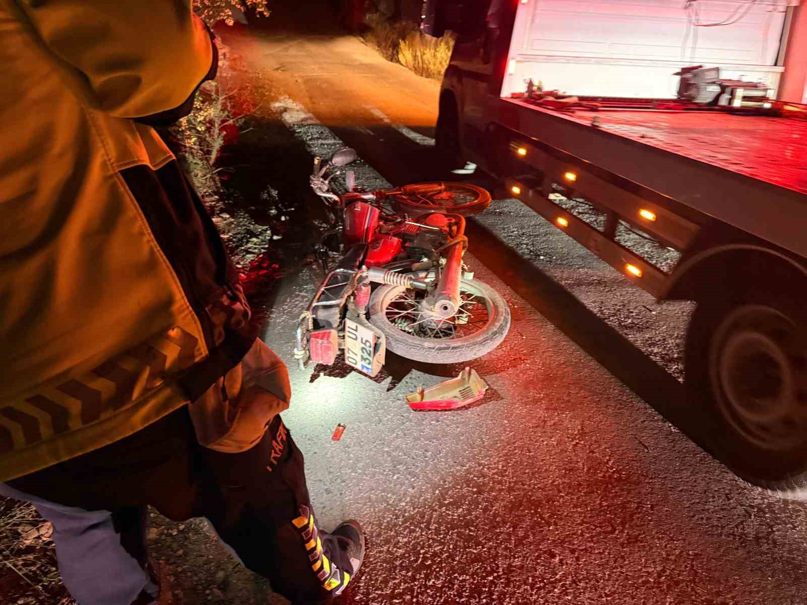 Gazipaşa&rsquo;da devrilen motosikletin alkoll&uuml; s&uuml;r&uuml;c&uuml;s&uuml; yaralandı
