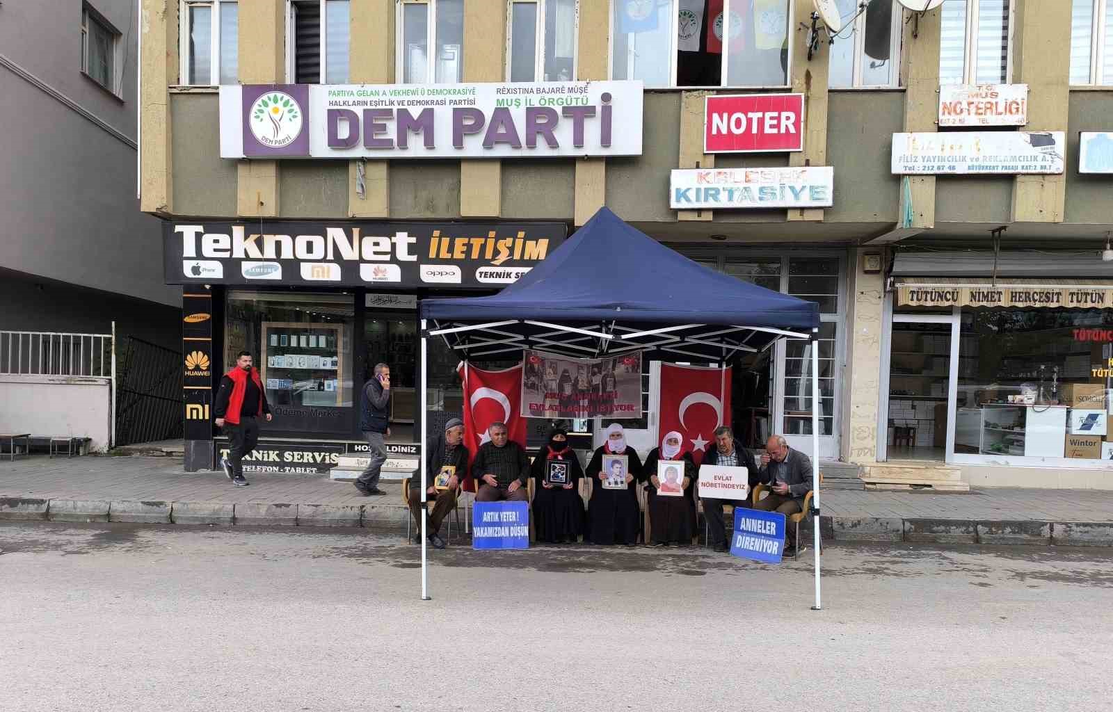 Muş’ta annelerin evlat nöbeti devam ediyor