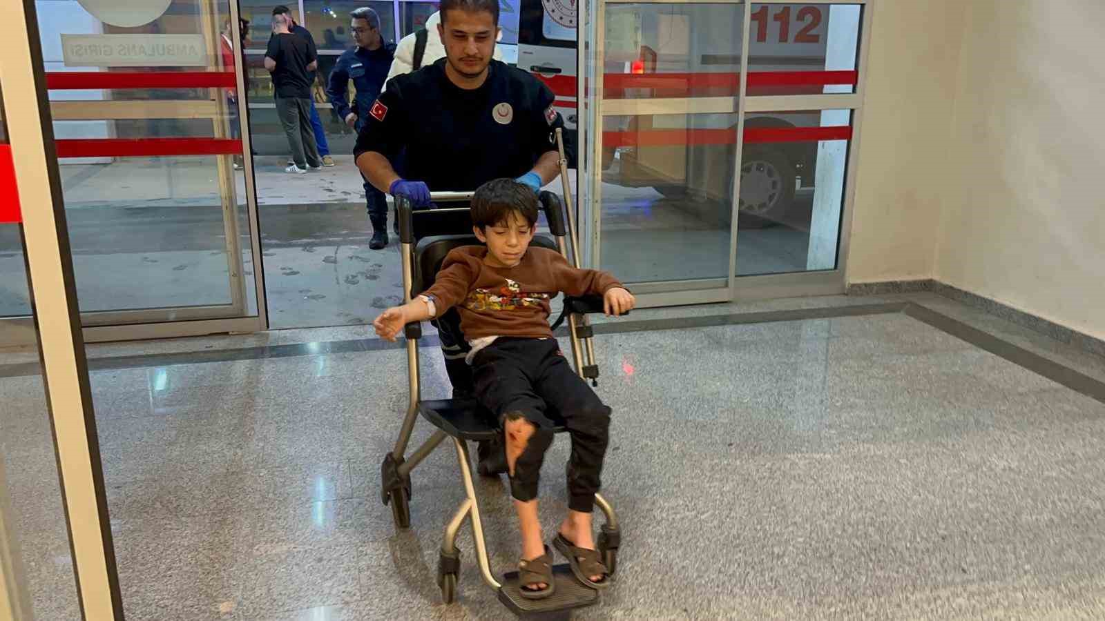 Devrilen motosikletteki 4 kişi yaralandı
