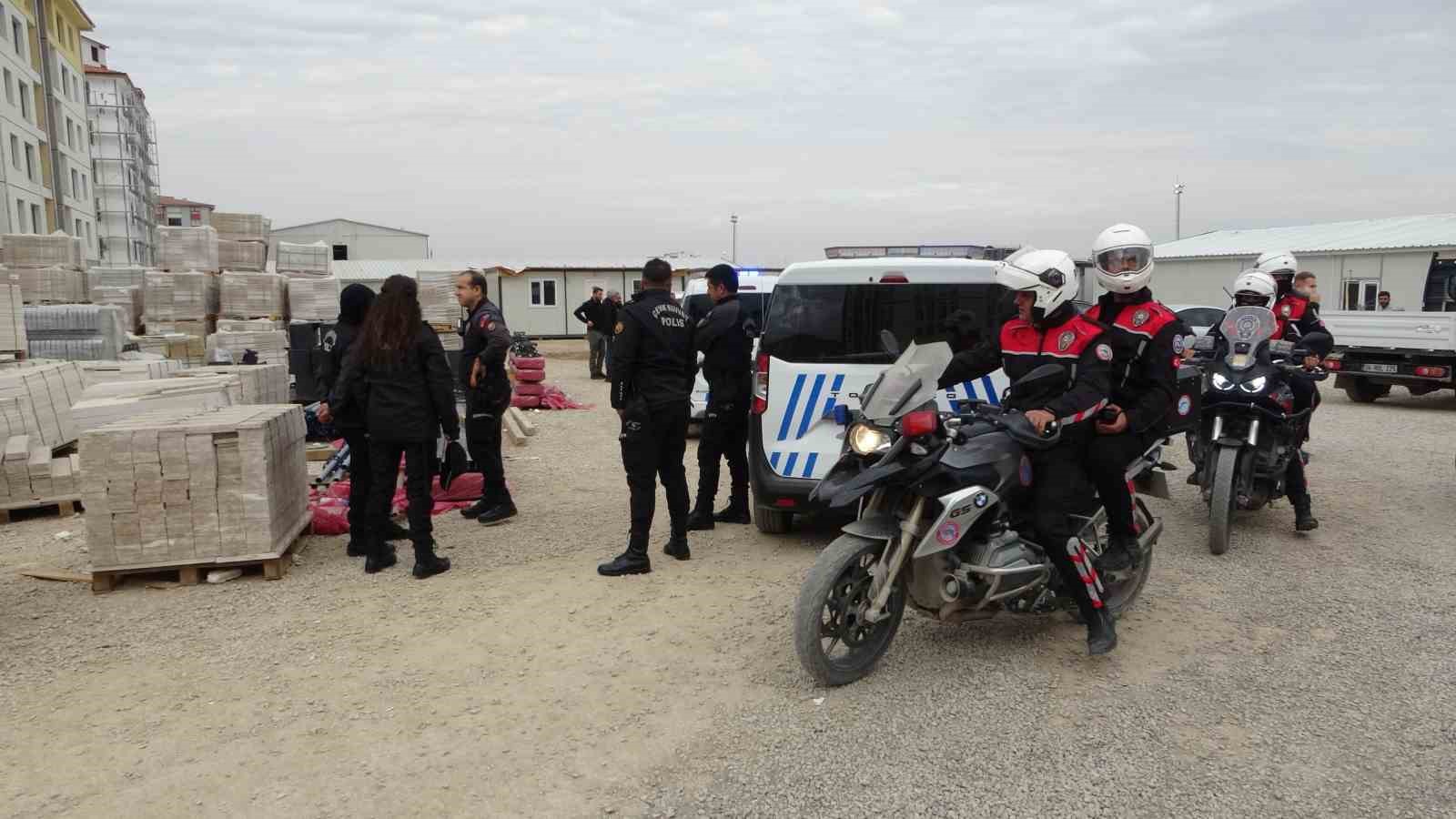 Malatya&rsquo;da şantiyede sopalı-bı&ccedil;aklı kavga: 4 yaralı
