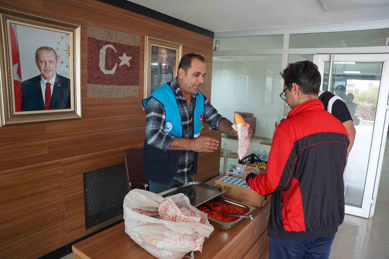 Başkan Hallaç’tan öğrencilere moral veren dokunuş