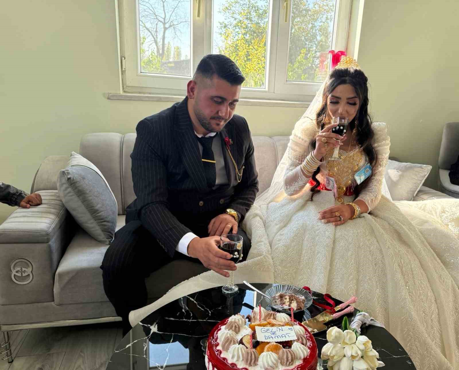 Iğdır’da İranlı gelin düğününde geleneklerini uyguladı, davetliler ilgiyle izledi