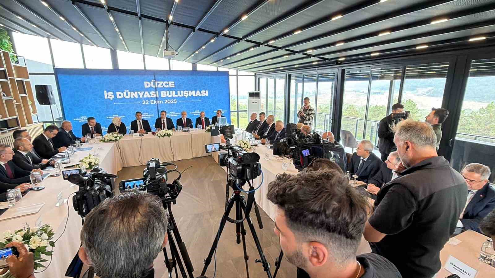 Cumhurbaşkanı Yardımcısı Yılmaz: "TL&rsquo;ye olan g&uuml;ven artmış durumda"
