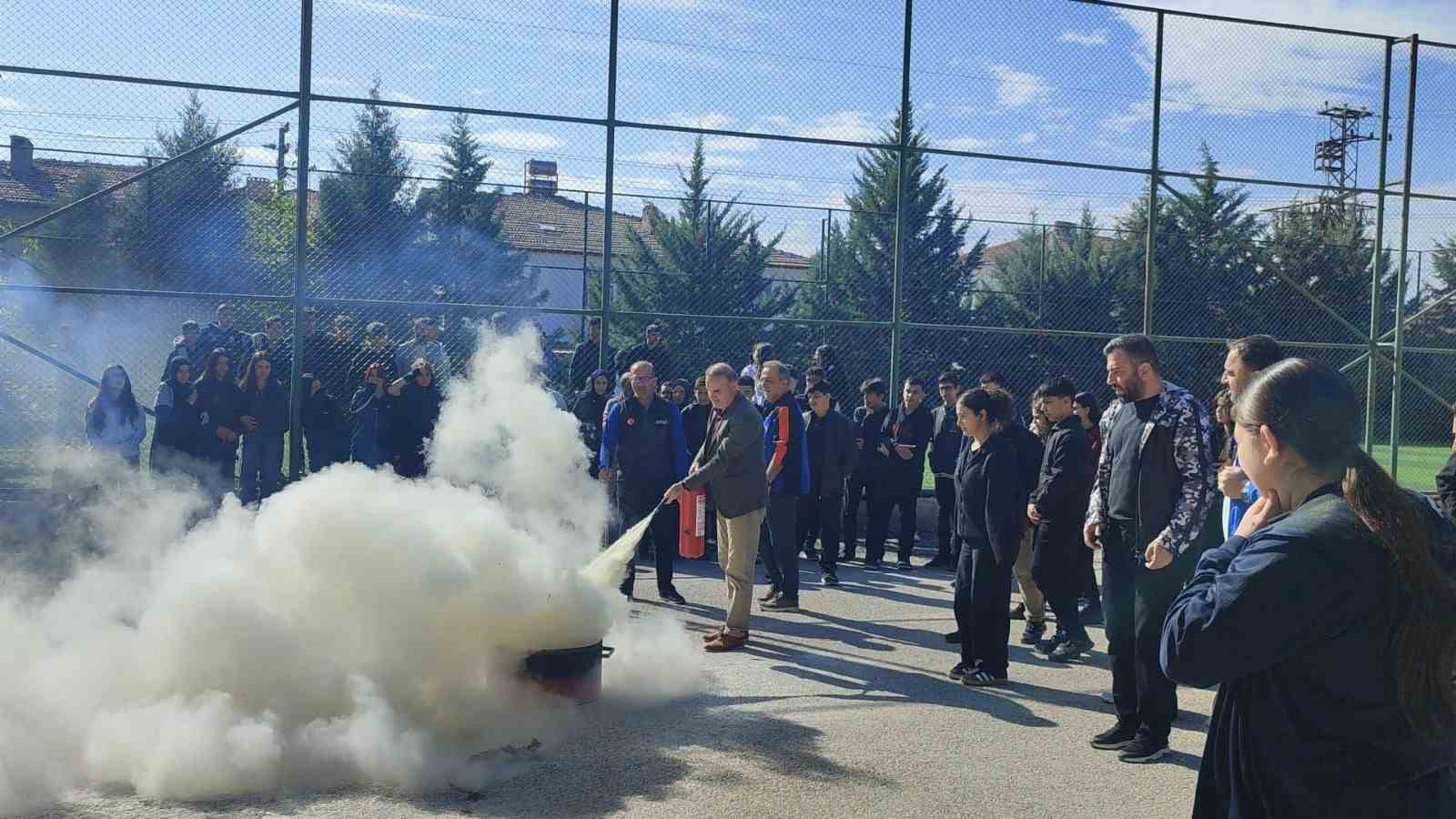 Elazığ’da öğrencilere yangın eğitimi
