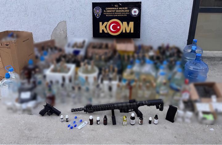 Çanakkale’de kaçakçılıkla mücadele operasyonu, çok sayıda sahte alkol ve kaçak silah yakalandı
