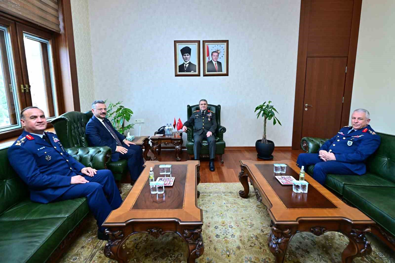 Genelkurmay Başkanı Vali Aksoy&rsquo;u ziyaret etti
