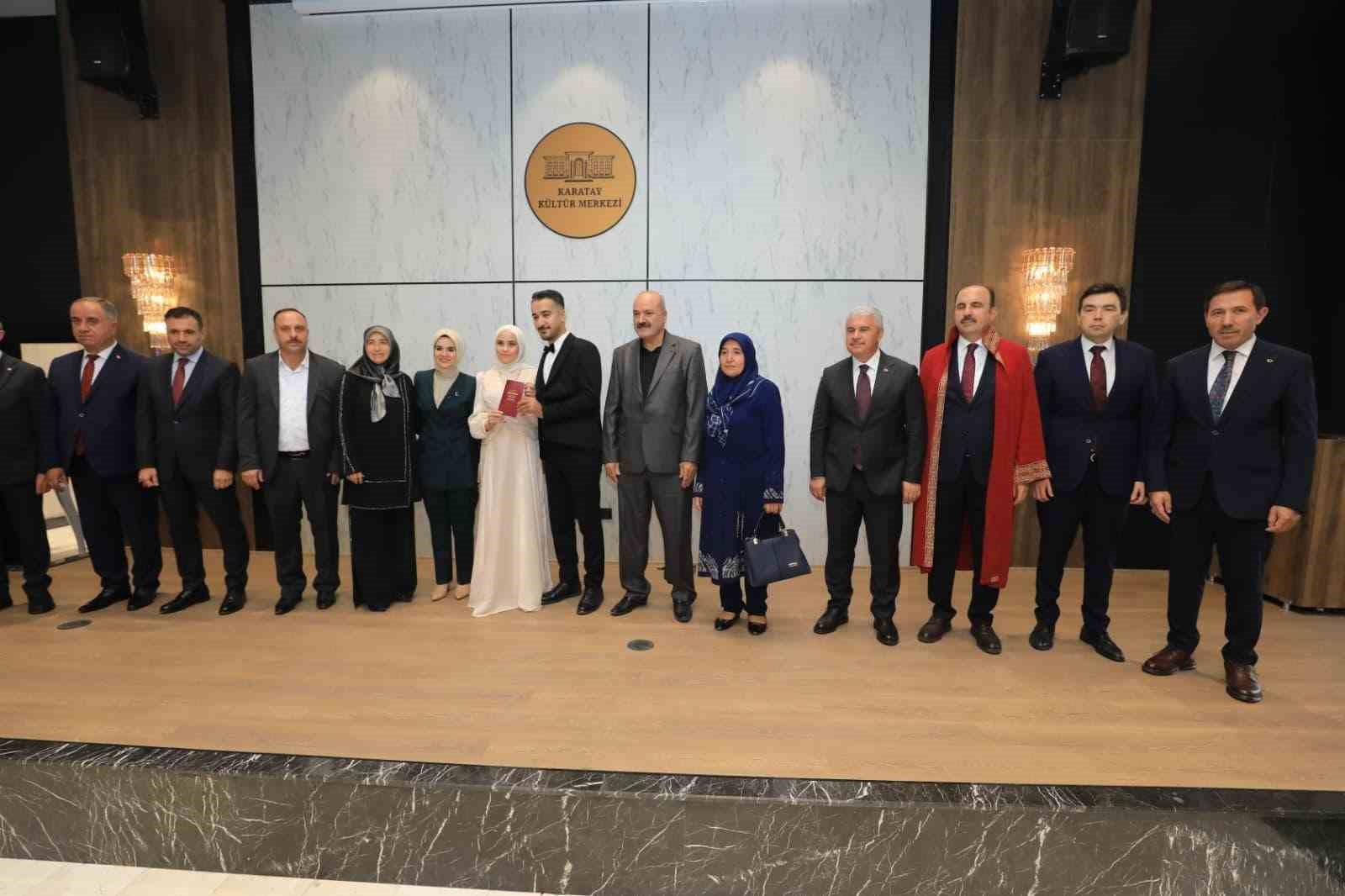 Bakan Göktaş, Konya’da evlilik kredisinden yararlanan çiftin nikah şahidi oldu