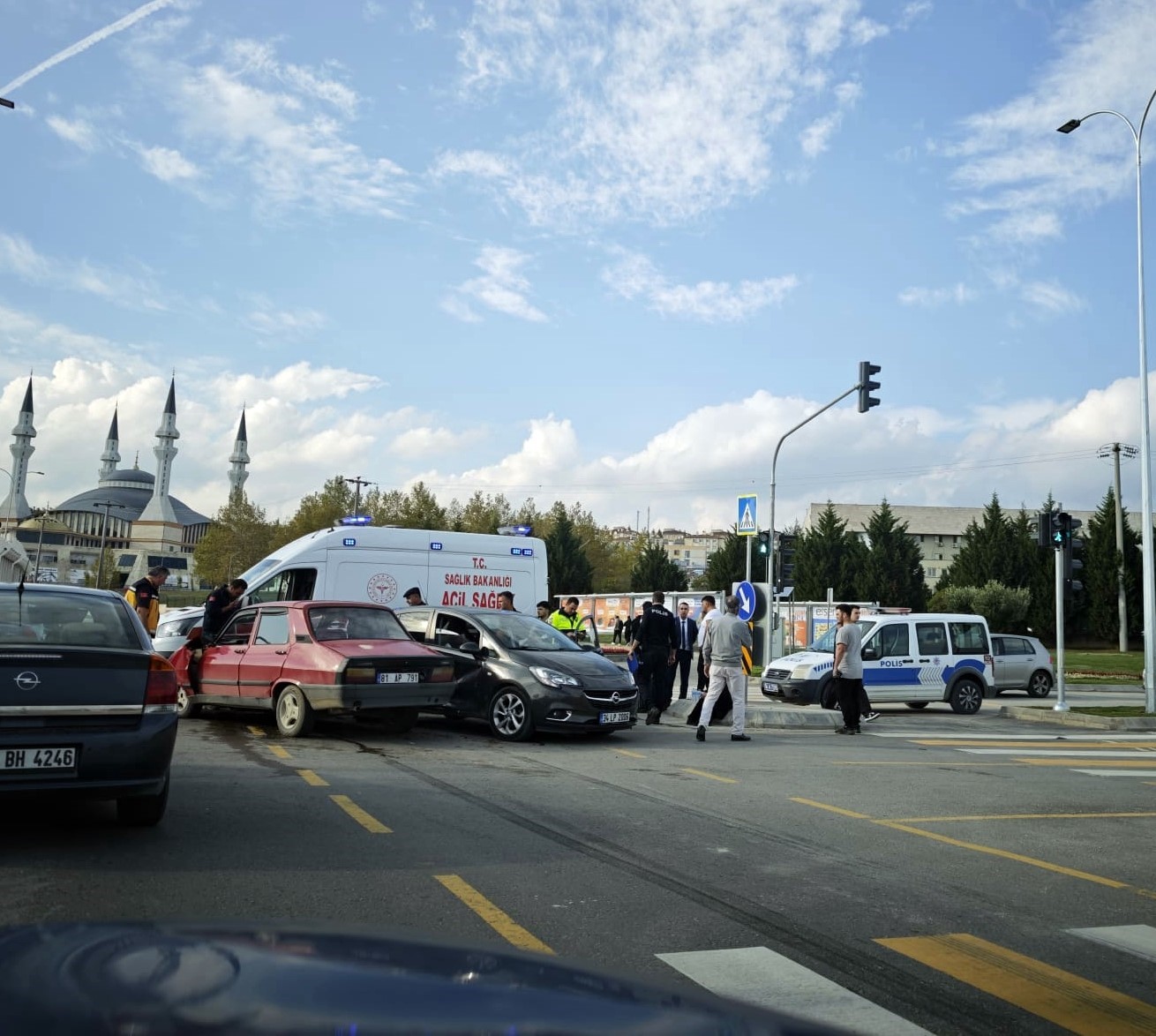 Duble yolda iki araç çarpıştı: 2 hafif yaralı