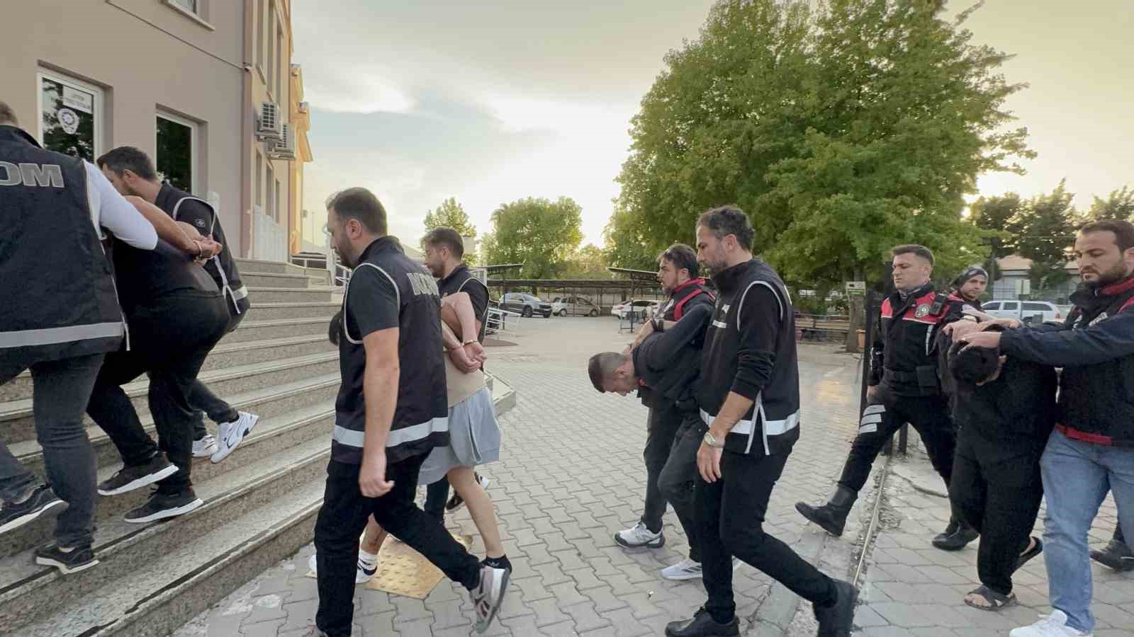 Fethiye’de polise ateş açan şüpheliler adliyeye sevk edildi