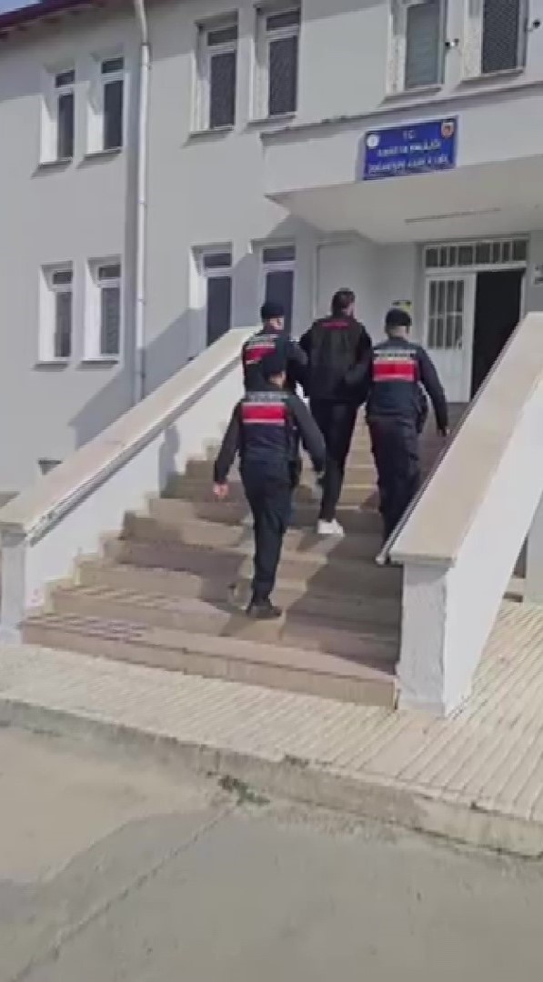 Tehlikeli motosiklet kullandığı görüntüleri ‘Yemişim kurallarınızı’ notuyla paylaştı, "Gereği yapıldı"
