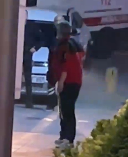 Kastamonu Belediyesi önünde işten çıkartılan şahıs eylem yapıp kendine zarar verdi
