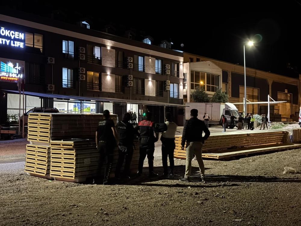 Fethiye&rsquo;de polise ateş a&ccedil;an iki zanlı tutuklandı
