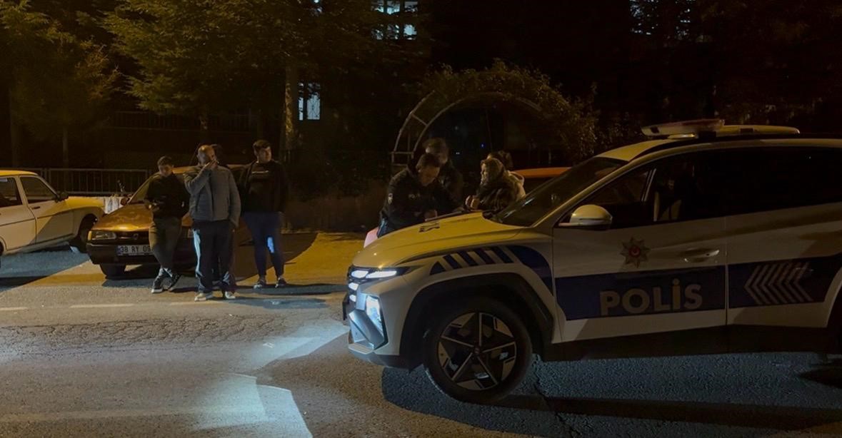 Gazeteciye tepki gösteren alkollü sürücüye baba azarı
