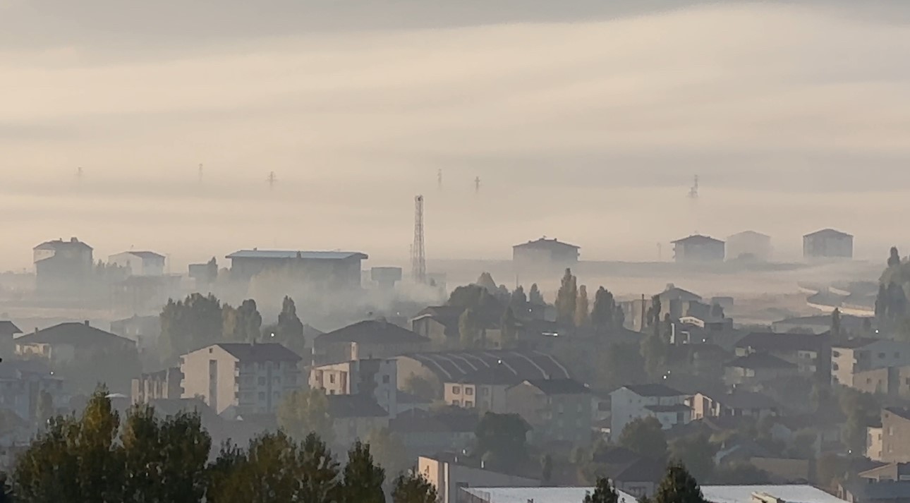 Yüksekova’da sisle gelen doğal güzellik