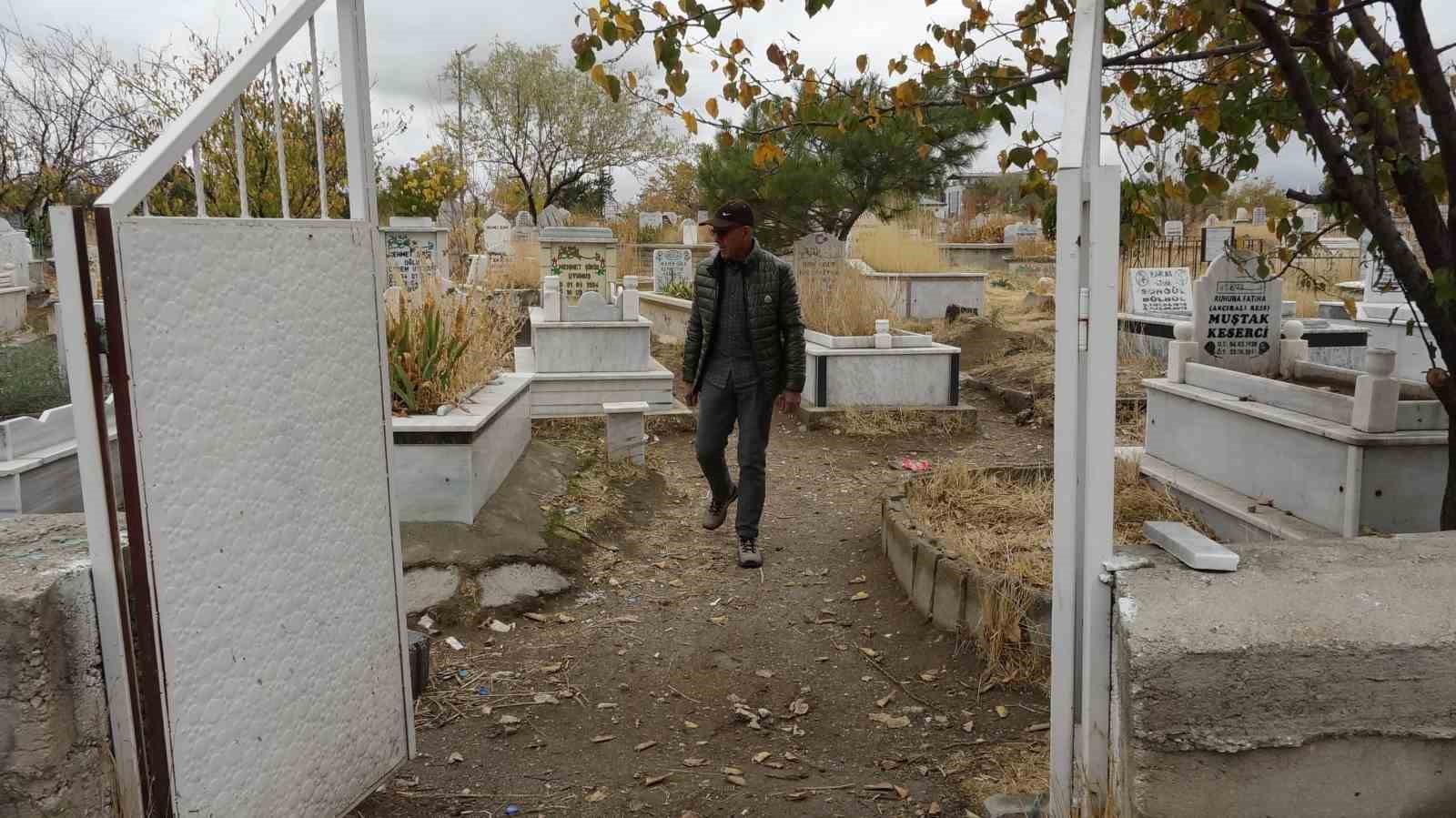 Enkazdan çıkarılan Batmaz: "17 kişiyi enkaz altından çıkardık"