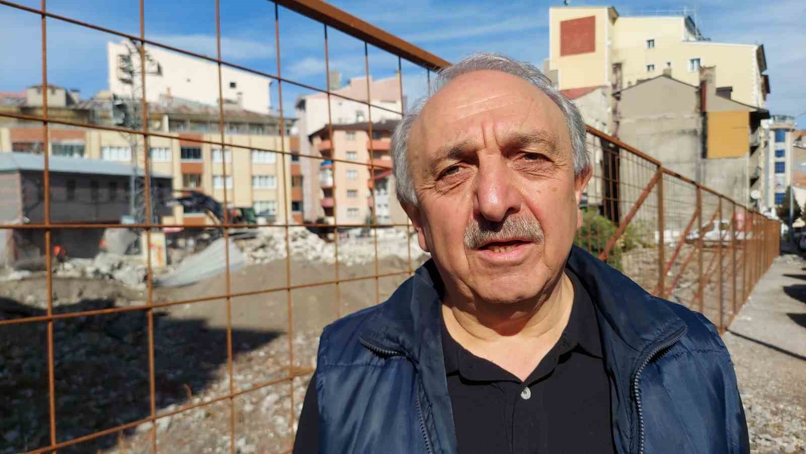 Minare saniyeler içinde yerle bir oldu
