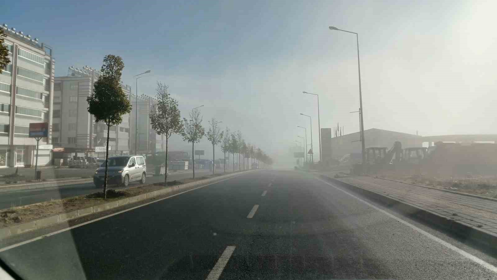 Kulp&rsquo;ta sabah saatlerinde sis etkili oldu
