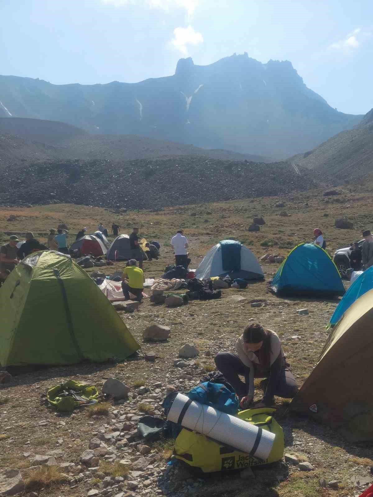 29 Ekim Erciyes Dağı Cumhuriyet Tırmanışı’na 84 dağcı katılacak